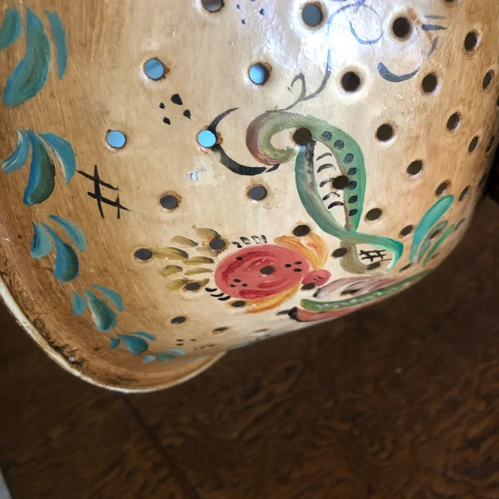 Farmhouse - Vintage Painted Colander-Folk Art - Picture 11 of 12